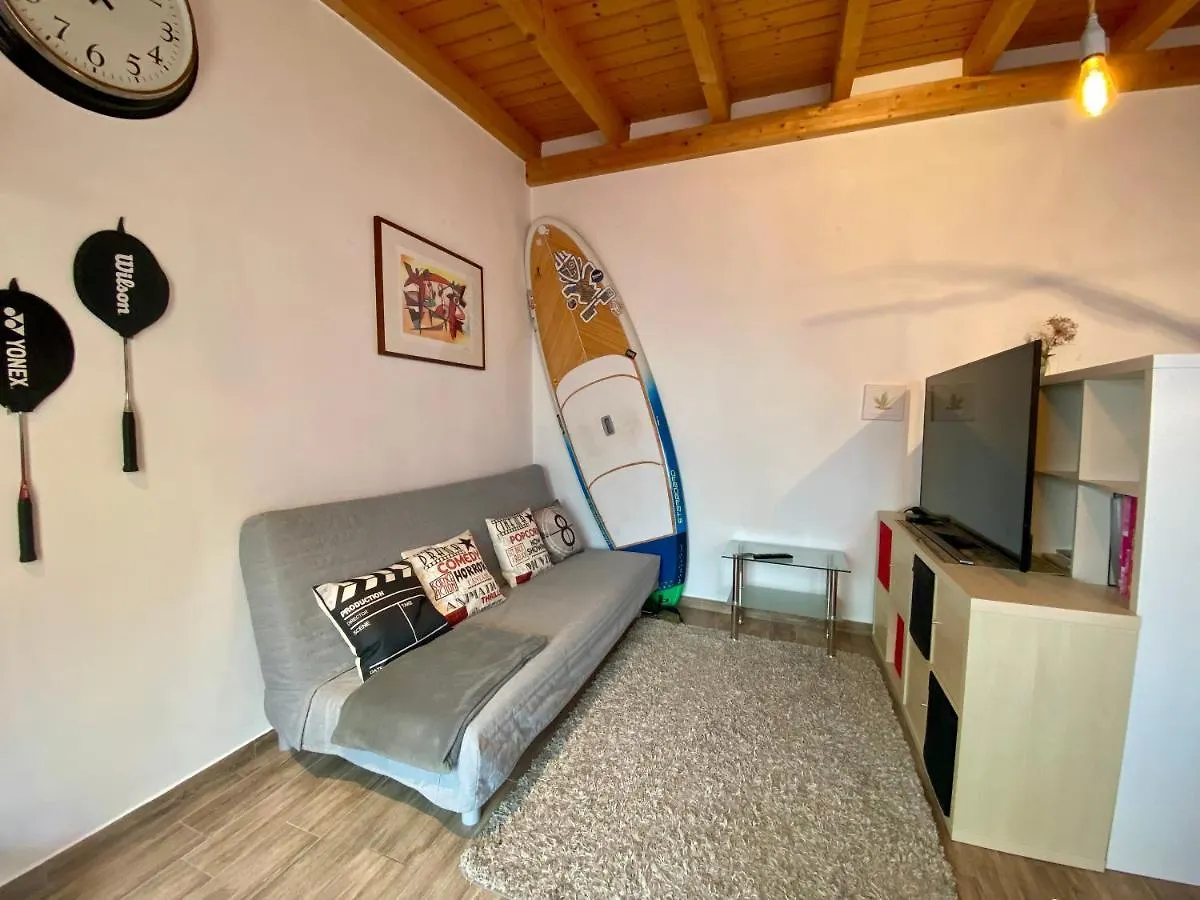 Cozy Private Rooms & Apartments location